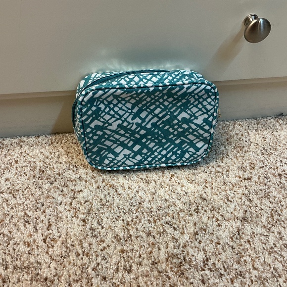 Small Estée Lauder blue and white makeup bag - Picture 1 of 3